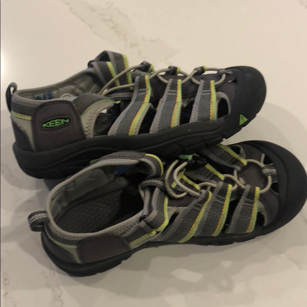 Women’s Like new Keens